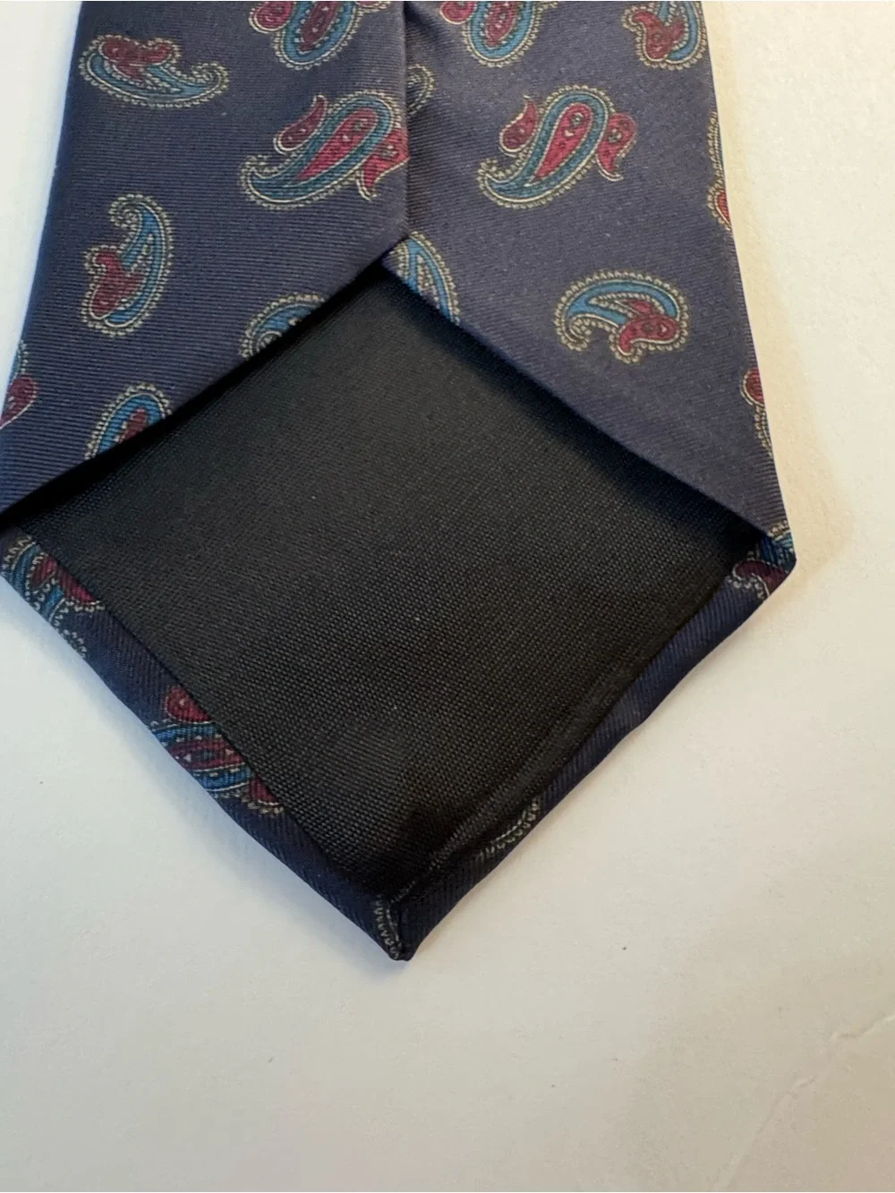 Vintage 100% silk Wembley Mens Neck Tie
